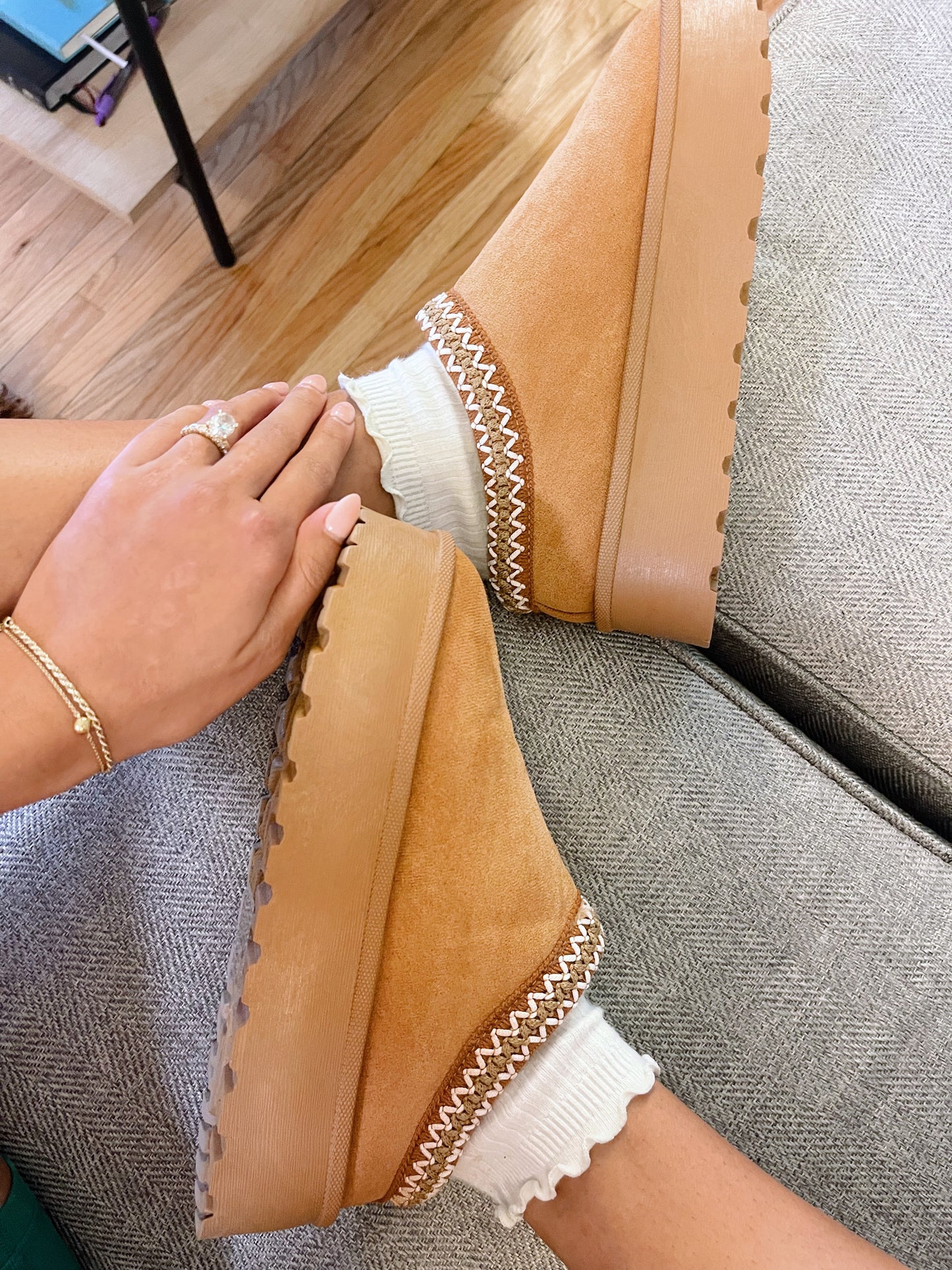 beary tan platforms *RESTOCKED